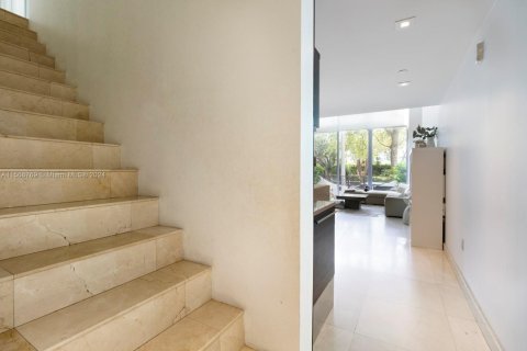 Condo in Miami Beach, Florida, 3 bedrooms  № 1862669 - photo 17
