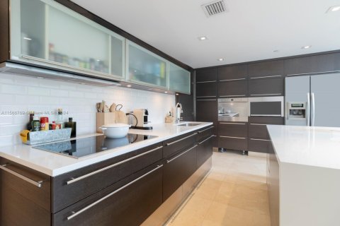 Condo in Miami Beach, Florida, 3 bedrooms  № 1862669 - photo 12