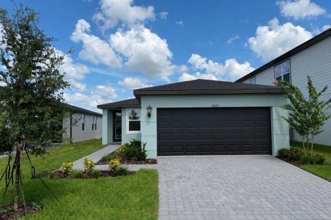House in Davenport, Florida 3 bedrooms, 117.89 sq.m. № 2280047