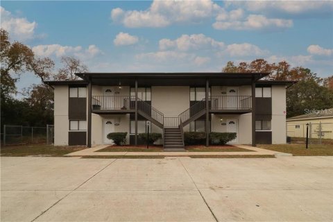 Immobilier commercial à Spring Hill, Floride 8 chambres, 490.52 m2 № 2403038