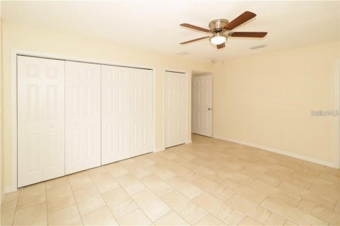 Immobilier commercial à vendre à Spring Hill, Floride: 8 chambres, 490.52 m2 № 2403038 - photo 13
