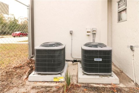 Immobilier commercial à vendre à Spring Hill, Floride: 8 chambres, 490.52 m2 № 2403038 - photo 21