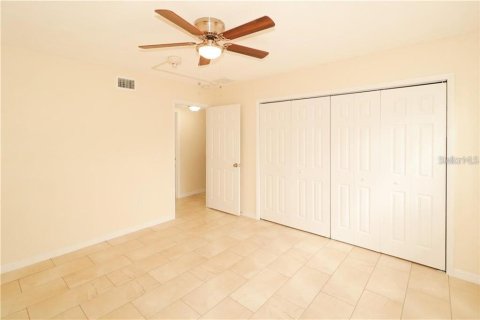Immobilier commercial à vendre à Spring Hill, Floride: 8 chambres, 490.52 m2 № 2403038 - photo 11