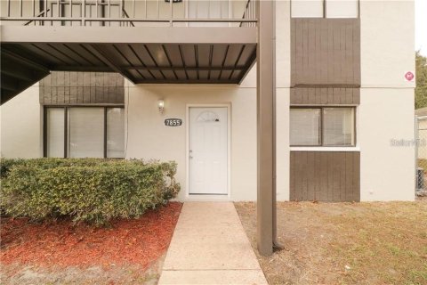 Immobilier commercial à vendre à Spring Hill, Floride: 8 chambres, 490.52 m2 № 2403038 - photo 3