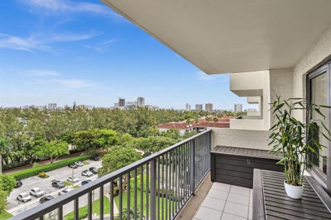Condominio en venta en Fort Lauderdale, Florida, 1 dormitorio, 93.37 m2 № 2077436 - foto 16