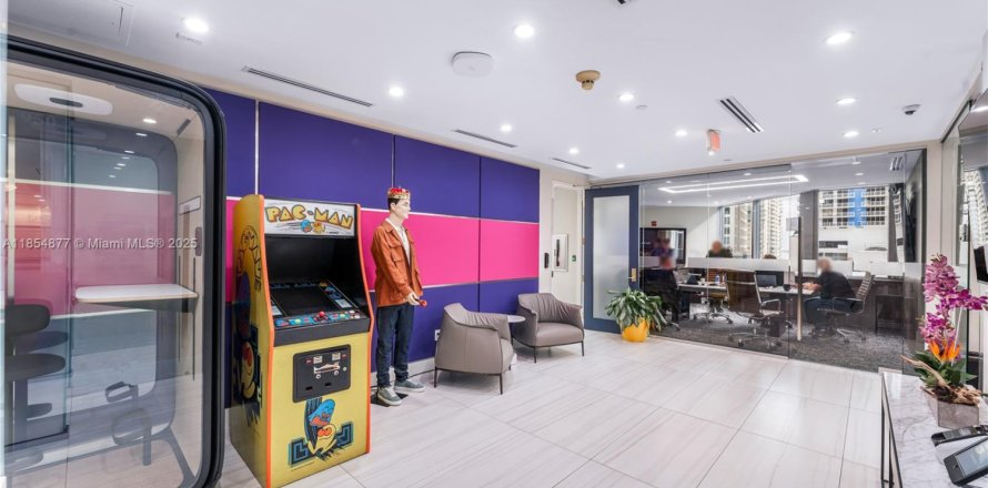 Immobilier commercial à Miami, Floride № 2022581