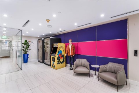 Immobilier commercial à vendre à Miami, Floride № 2022581 - photo 2