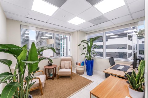 Immobilier commercial à vendre à Miami, Floride № 2022581 - photo 16