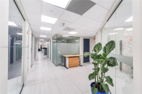 Immobilier commercial à vendre à Miami, Floride № 2022581 - photo 11