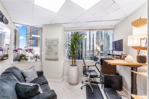 Immobilier commercial à vendre à Miami, Floride № 2022581 - photo 18