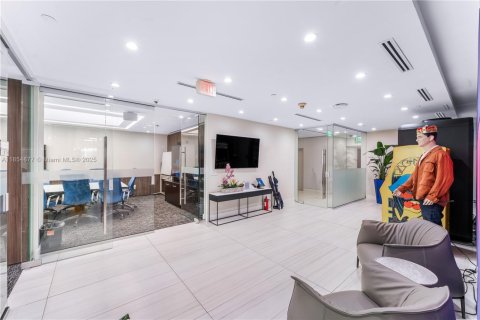 Immobilier commercial à vendre à Miami, Floride № 2022581 - photo 3