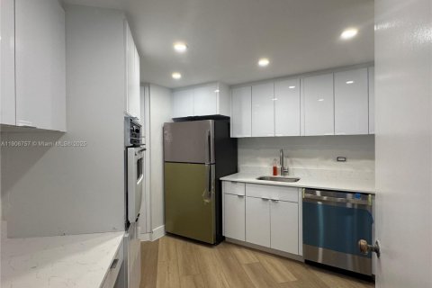 Copropriété à louer à Miami, Floride: 2 chambres, 91.97 m2 № 1963281 - photo 3