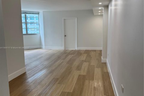 Copropriété à louer à Miami, Floride: 2 chambres, 91.97 m2 № 1963281 - photo 4