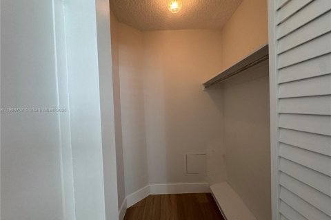 Copropriété à louer à Miami, Floride: 2 chambres, 91.97 m2 № 1963281 - photo 10