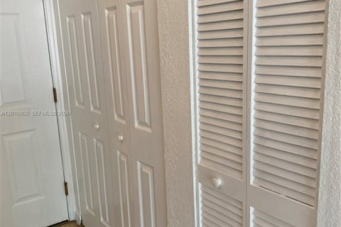 Condominio en venta en Palmetto Bay, Florida, 1 dormitorio, 53.42 m2 № 2091047 - foto 18