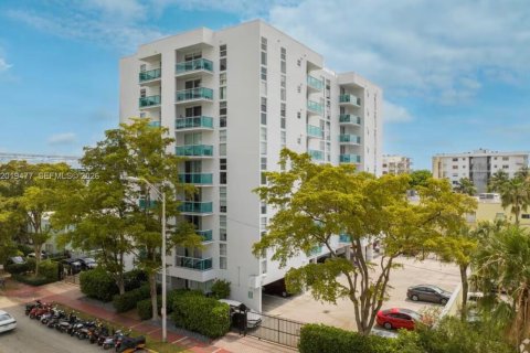 Condo à Miami Beach, Floride, 1 chambre  № 2084686