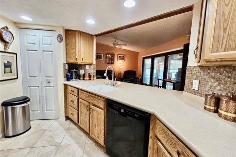 House in Saint Petersburg, Florida 3 bedrooms, 146.04 sq.m. № 1529617 - photo 8