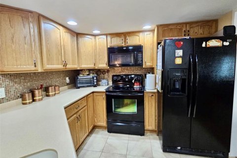 House in Saint Petersburg, Florida 3 bedrooms, 146.04 sq.m. № 1529617 - photo 10