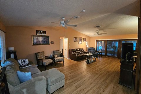 House in Saint Petersburg, Florida 3 bedrooms, 146.04 sq.m. № 1529617 - photo 17