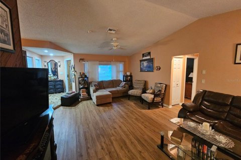 House in Saint Petersburg, Florida 3 bedrooms, 146.04 sq.m. № 1529617 - photo 18