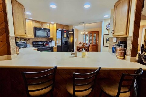 House in Saint Petersburg, Florida 3 bedrooms, 146.04 sq.m. № 1529617 - photo 15