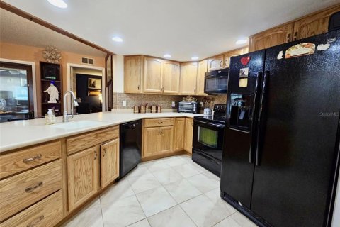 House in Saint Petersburg, Florida 3 bedrooms, 146.04 sq.m. № 1529617 - photo 7