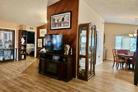 House in Saint Petersburg, Florida 3 bedrooms, 146.04 sq.m. № 1529617 - photo 12