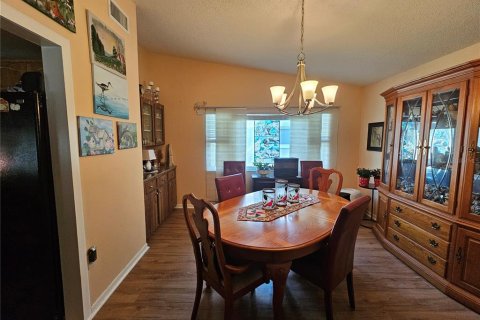House in Saint Petersburg, Florida 3 bedrooms, 146.04 sq.m. № 1529617 - photo 24
