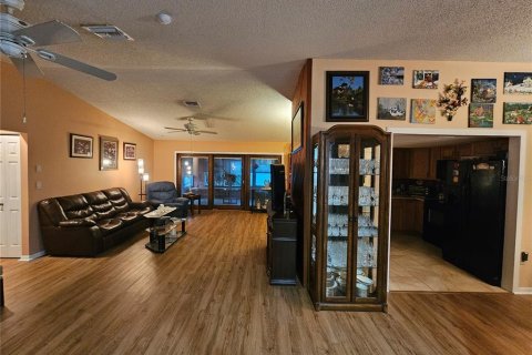 House in Saint Petersburg, Florida 3 bedrooms, 146.04 sq.m. № 1529617 - photo 16