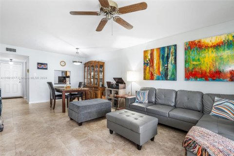 Condo in Margate, Florida, 2 bedrooms  № 1862199 - photo 11