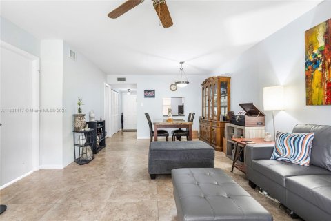 Condo in Margate, Florida, 2 bedrooms  № 1862199 - photo 12
