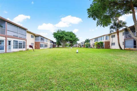 Condo in Margate, Florida, 2 bedrooms  № 1862199 - photo 19