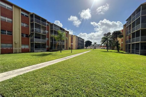 Condo in Lauderdale Lakes, Florida, 2 bedrooms  № 1811186 - photo 2