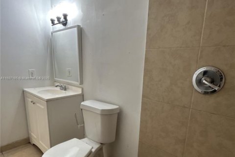 Condo in Lauderdale Lakes, Florida, 2 bedrooms  № 1811186 - photo 10