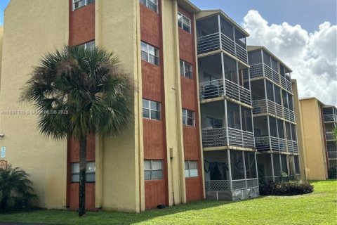 Condo in Lauderdale Lakes, Florida, 2 bedrooms  № 1811186 - photo 3