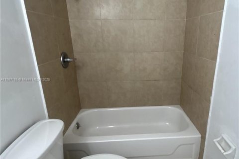 Condo in Lauderdale Lakes, Florida, 2 bedrooms  № 1811186 - photo 7