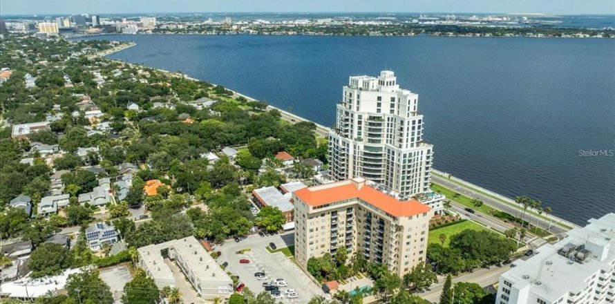 Condominio en Tampa, Florida, 1 dormitorio № 1687736