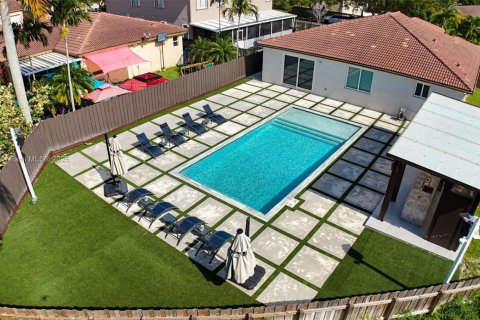 House in Homestead, Florida 5 bedrooms, 182.74 sq.m. № 1714642 - photo 17