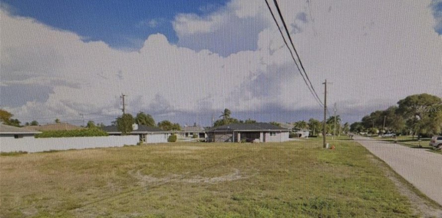Land in Cape Coral, Florida № 1562908