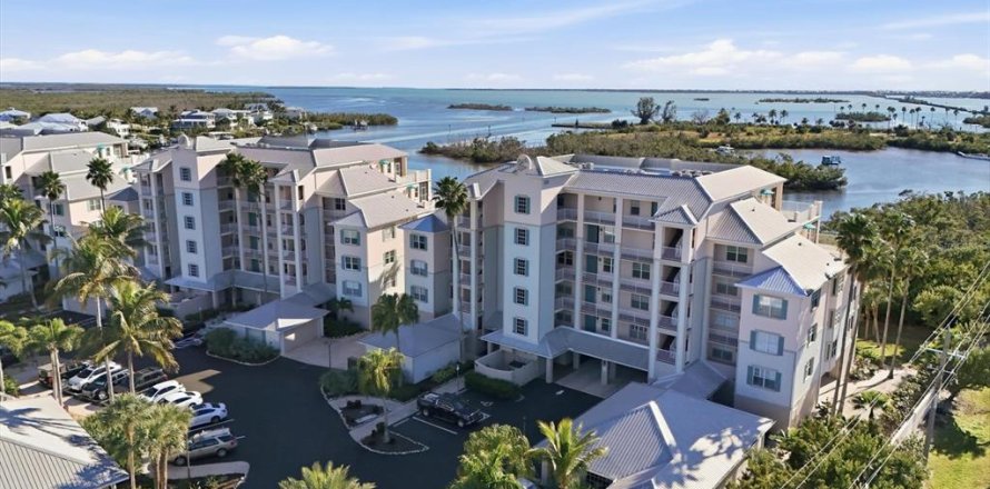 Condominio en Placida, Florida, 2 dormitorios № 2142450