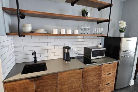 Apartamento en alquiler en Sunny Isles Beach, Florida, 33.44 m2 № 2012393 - foto 6