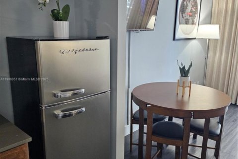 Apartamento en alquiler en Sunny Isles Beach, Florida, 33.44 m2 № 2012393 - foto 9