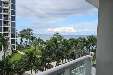 Apartamento en alquiler en Sunny Isles Beach, Florida, 33.44 m2 № 2012393 - foto 2