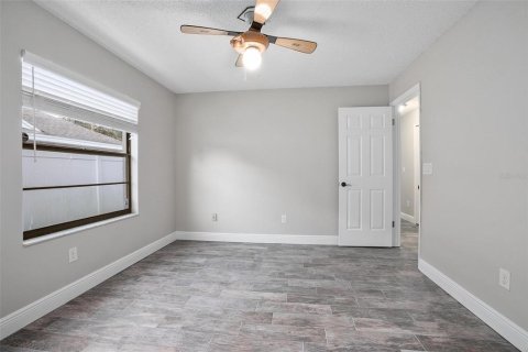 House in Winter Springs, Florida 4 bedrooms, 191.94 sq.m. № 1902636 - photo 22