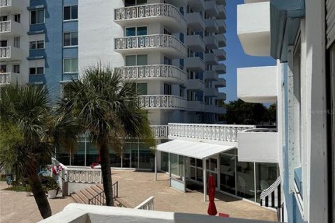 Condo in Daytona Beach, Florida, 2 bedrooms  № 2143310 - photo 12