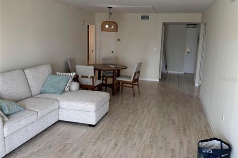 Condo in Daytona Beach, Florida, 2 bedrooms  № 2143310 - photo 24