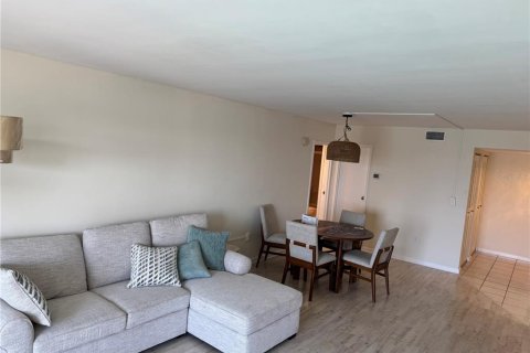 Condo in Daytona Beach, Florida, 2 bedrooms  № 2143310 - photo 29