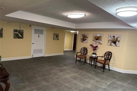 Condo in Daytona Beach, Florida, 2 bedrooms  № 2143310 - photo 17