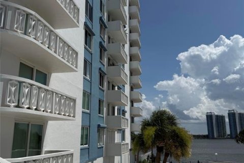 Condo in Daytona Beach, Florida, 2 bedrooms  № 2143310 - photo 4