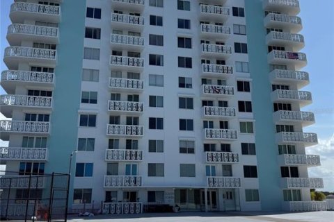 Condo in Daytona Beach, Florida, 2 bedrooms  № 2143310 - photo 2